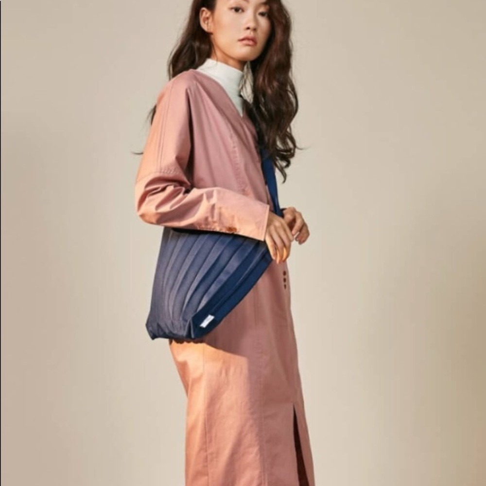 NEW NWTS BLACK Pleats Mama REGEN JEJU Cross BODY Bag SOLD OUT
